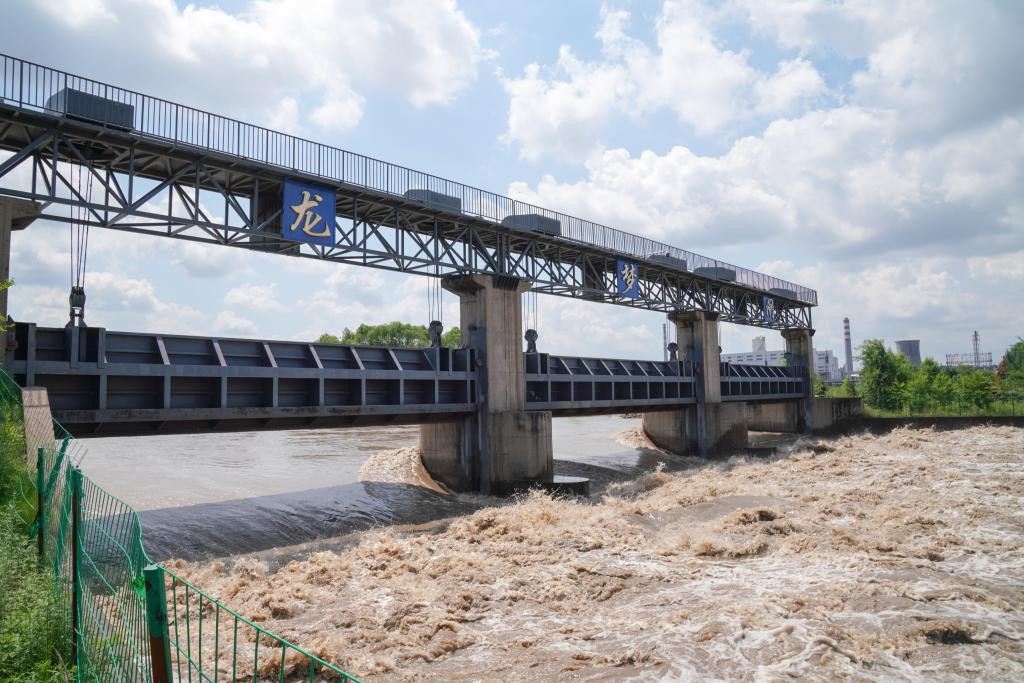 长江中下游降雨仍在持续 各地全力抢险救灾