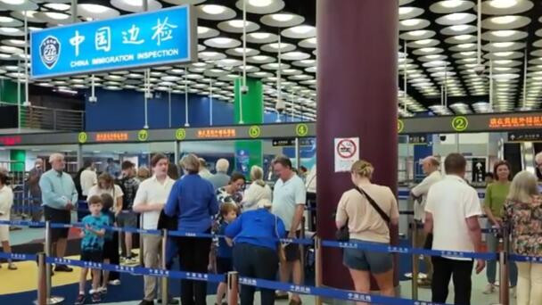 邮轮入境旅游免签 上海口岸迎来新政出台后首艘访问港邮轮