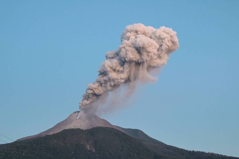 印尼勒沃托比-拉基拉基火山近期多次喷发