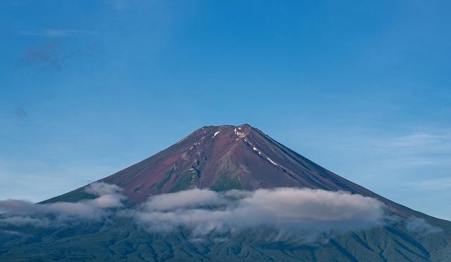 日本富士山今年登山季开启 首次收费并限流