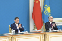 习近平同哈萨克斯坦总统共同以视频方式出席中欧跨里海直达快运开通仪式