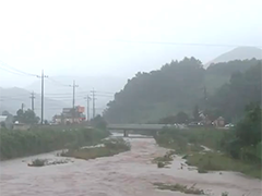 韩国中部地区遭遇强降雨 数十人被紧急疏散