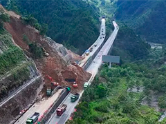 杭瑞高速一路段塌方交通中断 塌方路段三条车道已基本清理完成
