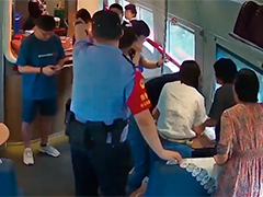 G1088次列车临停2分钟 为婴儿搭建“生命桥”
