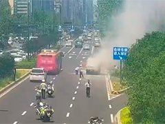 杭州 货车自燃 交警与市民联手化解险情