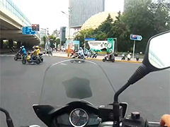 乘客突发心脏不适 警民合力紧急送医