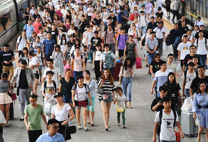 7月1日至15日 全国铁路暑运客流超2亿人次