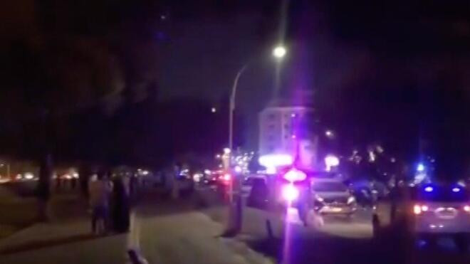 阿曼清真寺外发生枪击事件 包括袭击者在内共9人死亡