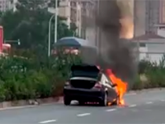 广西南宁 车辆行驶中自燃 处置及时无人员伤亡
