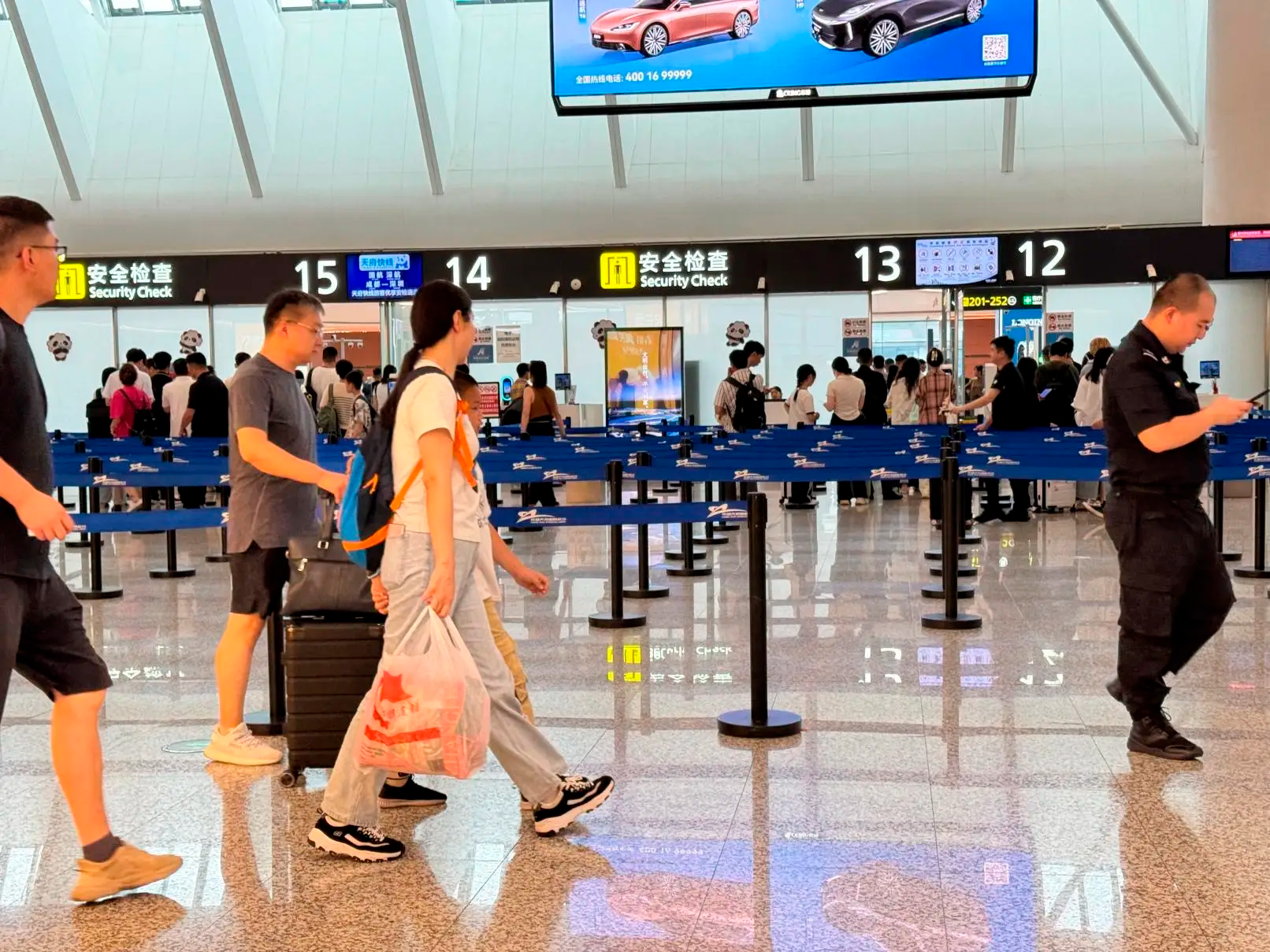 暑期国际航线“热”度攀升 游客出行半径增大 国际机票出票量大增