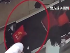 北京 旅客背包被错拿 民警迅速找回