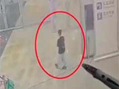 北京 男孩与家人走散 民警及时找回