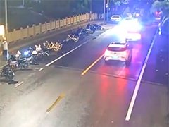 巡逻途中遇求助 警车开道急送医