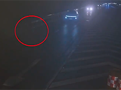 上海七旬老人误入高速路 警民携手及时化解险情