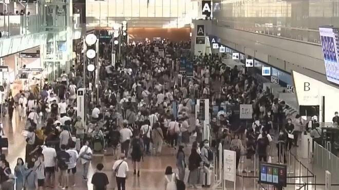 日本台风“安比”来袭 多个航班及列车线路停运