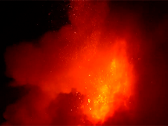 意大利埃特纳火山喷发 卡塔尼亚机场一度停航