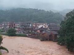 福建漳州 暴雨预警升为Ⅱ级 土楼景区迅速应对险