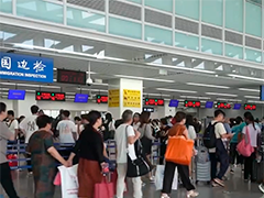 上海多项便利通关服务受到外籍旅客欢迎