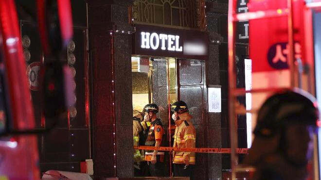 韩国富川市一酒店发生火灾 造成7人死亡