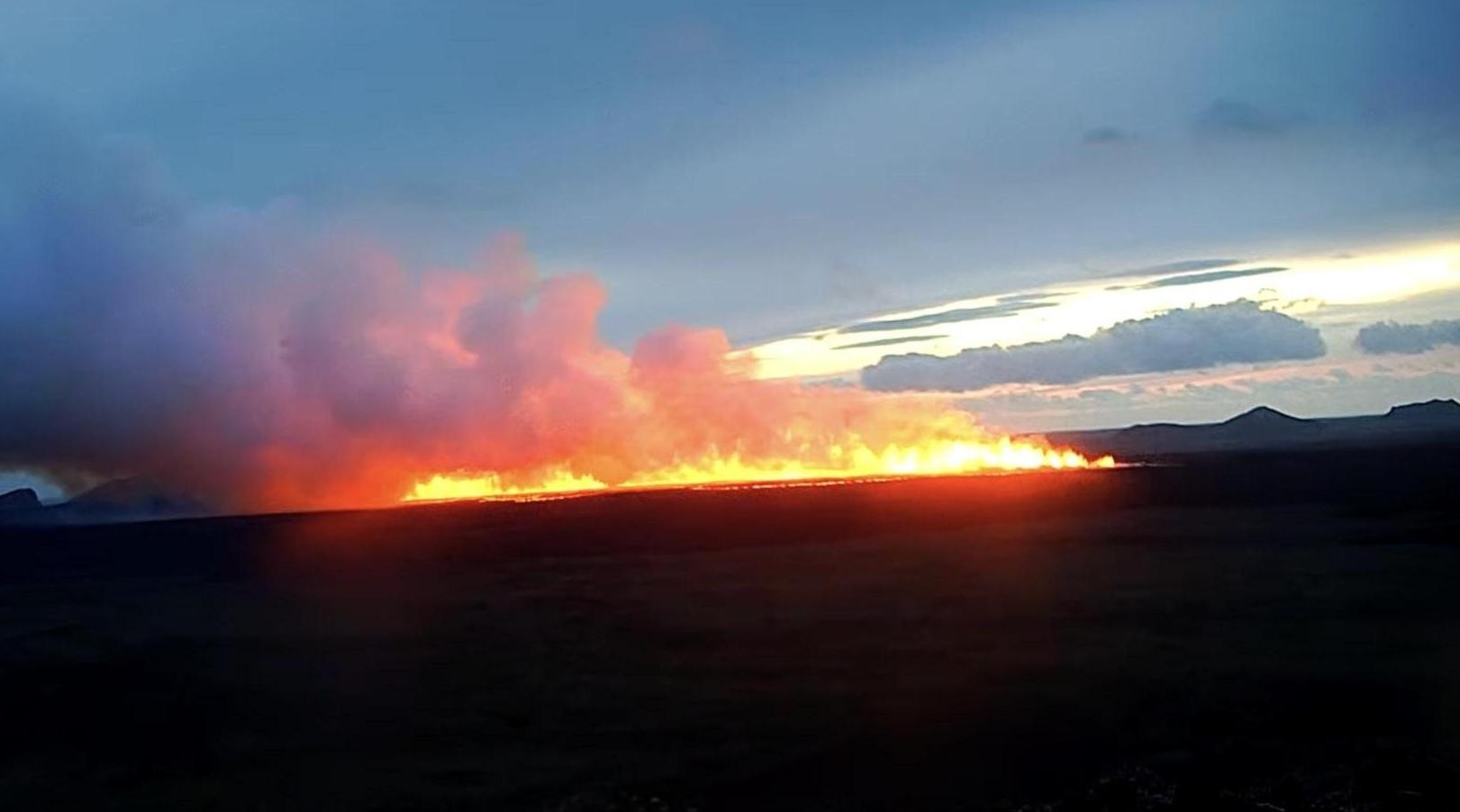 冰岛雷恰角半岛火山再次喷发