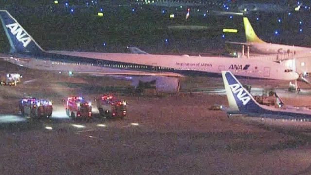 日本全日空客机起飞前辅助动力系统冒出烟雾