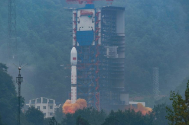 西昌 我国成功发射遥感四十三号02组卫星