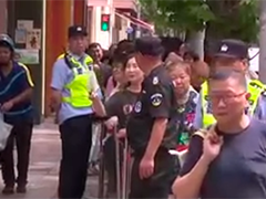 上海 中秋将至 老字号月饼排长龙