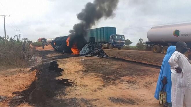 尼日利亚中部一油罐车爆炸致48人死亡