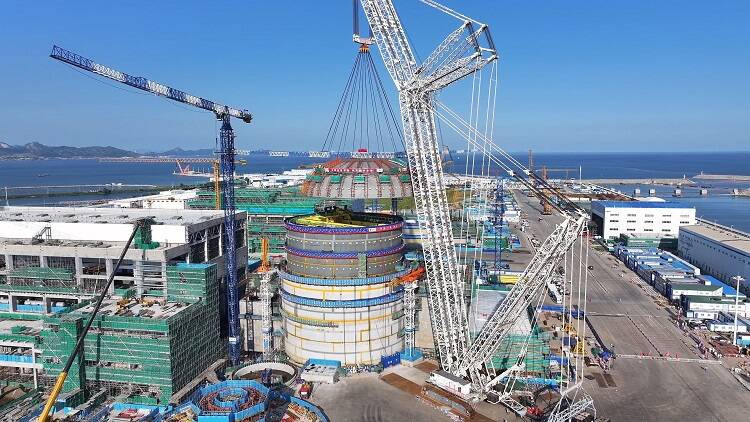 海阳核电3号核岛安全壳吊装封顶