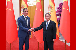 李强举行仪式欢迎西班牙首相访华