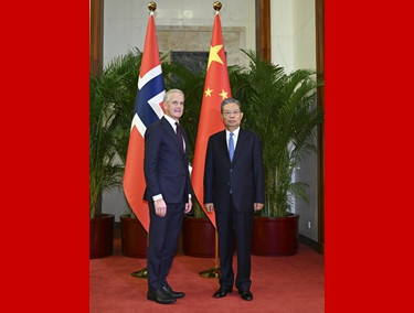 赵乐际分别会见挪威首相、西班牙首相