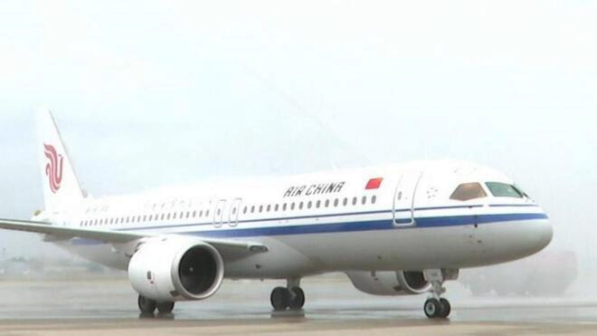 国航首架C919飞机投入商业运营