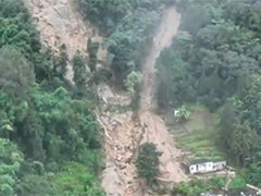 云南红河强降雨引发滑坡泥石流 群众紧急避险安置