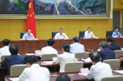 李强出席实施渐进式延迟法定退休年龄工作动员部署视频会议并讲话