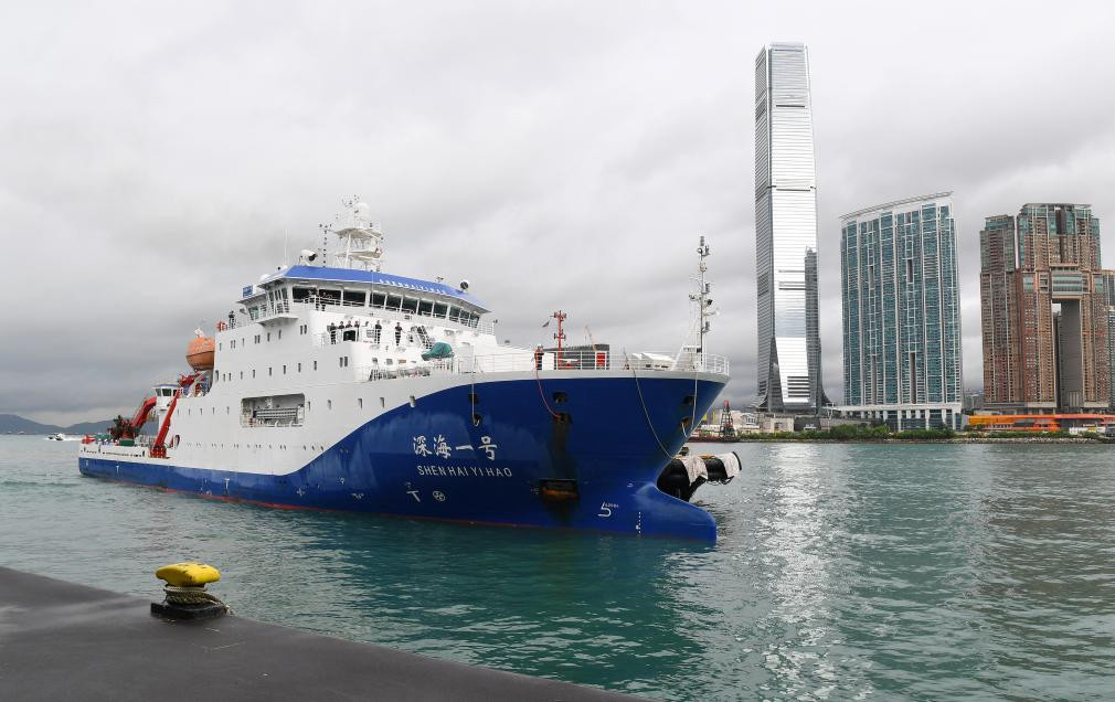 “蛟龙号”首次访港 社会各界热烈欢迎