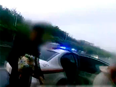 山东德州 新郎新娘被困高速 警车秒变“婚车”
