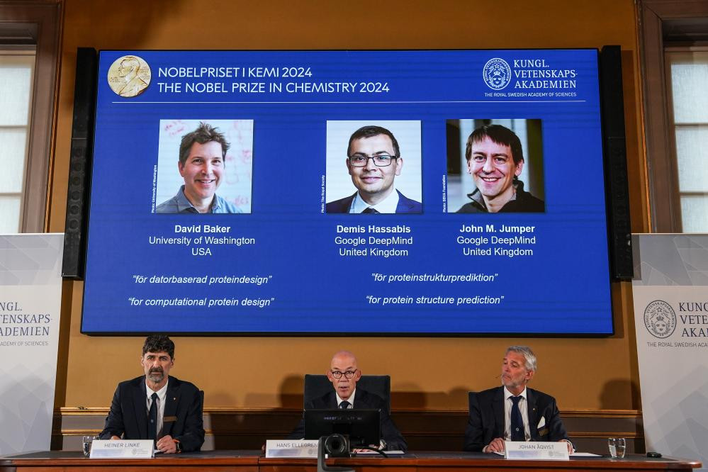 2024年诺贝尔化学奖揭晓 三位科学家破解蛋白质结构密码获殊荣