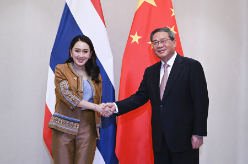 李强会见泰国总理