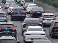 安全行车 拒绝“路怒” 理性驾驶 带气上路要不得