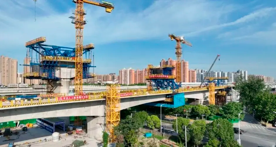 沪渝蓉高铁崇明特大桥首个连续梁合龙