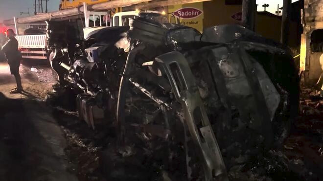 乌干达中部油罐车翻车爆炸致11人死亡