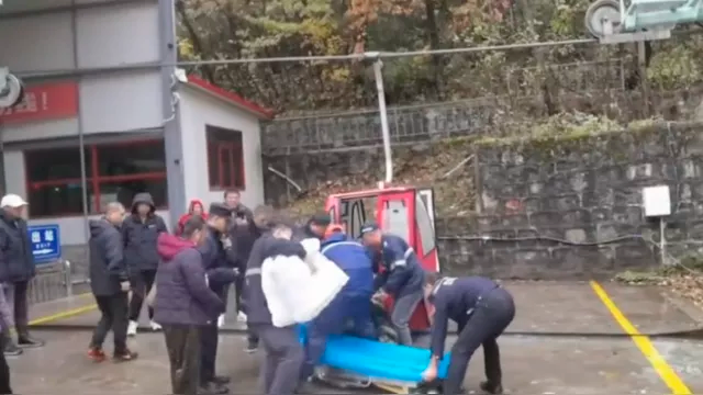 陕西4人被困秦岭冰晶顶 两人因失温不幸遇难