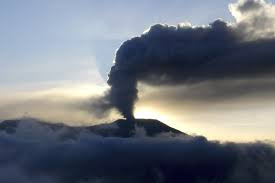 印尼马拉皮火山一天内4次喷发