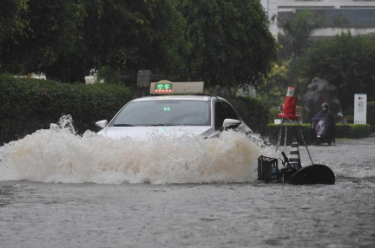 “潭美”残涡叠加冷空气引发暴雨 海南 琼海发布中小学校 幼儿园停课通知