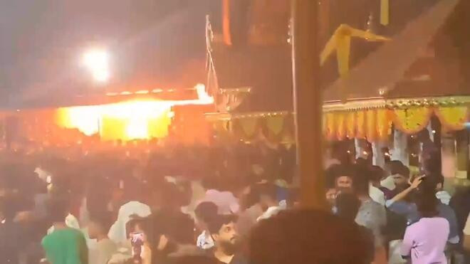 印度一寺庙发生烟花爆炸事件 至少150人受伤