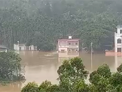 海南多地遭遇特大暴雨 强降雨致使部分市县出现严重积涝