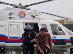 海南多地遭遇特大暴雨 海南琼海 村民屋顶等救援 直升机转移150余人