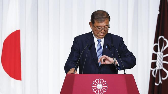 日本首相石破茂内阁支持率下跌超10个百分点
