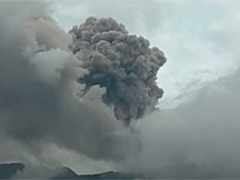 印尼一火山喷发已致10人死亡
