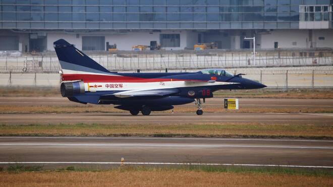 空军选派36型装备参加第十五届中国航展